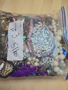 RESELLERS! 5 LB BAG OF JEWELRY!